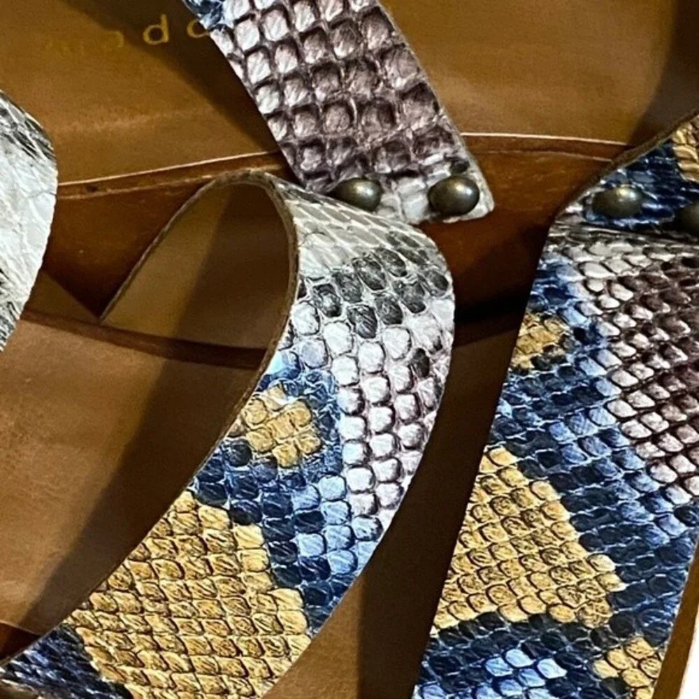 Madden Girl sexy snakeskin platform shoes, chunky wood 3.5 heels size 6